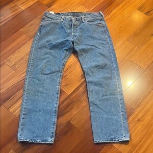 Levi 501 Jeans size 33 x 30 straight leg blue button fly